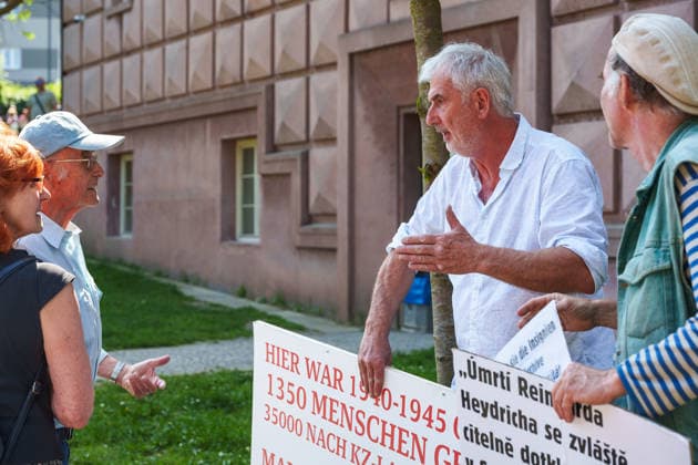 May 25, 2026, Brno, South Moravia, Czech Republic: Supporters of reconciliation with Sudeten Germans and Opponents of reconciliation with Sudeten Germans during a commemorative ceremony honoring the victims of Nazism in Brno, Czech Republic, on May 25, 2026. The 76th Congress of Sudeten Germans took place in Brno, Czech Republic, from May 22 to 25, 2026, marking the first time the event was held in the country. Brno Czech Republic - ZUMAc315 20260525_zsp_c315_035 Copyright: xMichaelxCabalx