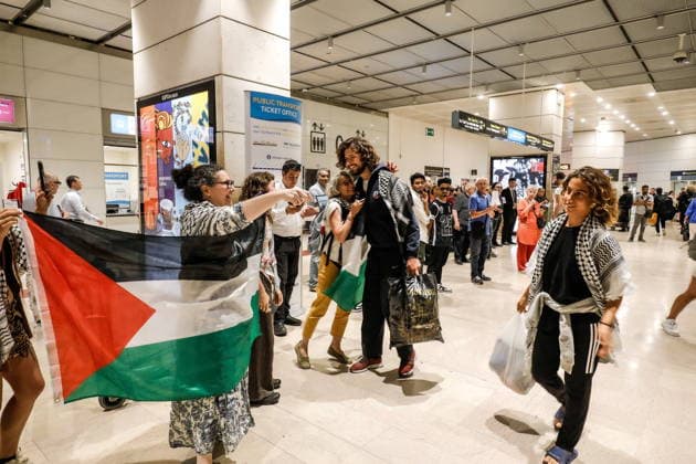 May 25, 2026, Venice, Rome, Italy: May 25, 2026, Venice, Marco Polo Airport - Beatrice Lio and Simone Zambrin, members of the Global Sumud Flotilla, return to Italy after their second peaceful expedition to Gaza to call for the opening of a humanitarian corridor and an end to the blockade of the Strip. Venice  - ZUMAa289 20260525_zia_a289_001 Copyright: xMircoxToniolox xAgfx