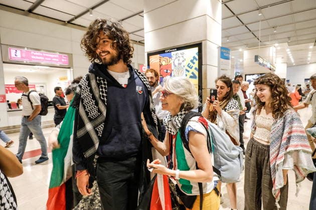 May 25, 2026, Venice, Rome, Italy: May 25, 2026, Venice, Marco Polo Airport - Beatrice Lio and Simone Zambrin, members of the Global Sumud Flotilla, return to Italy after their second peaceful expedition to Gaza to call for the opening of a humanitarian corridor and an end to the blockade of the Strip. Venice Italy  - ZUMAa289 20260525_zia_a289_004 Copyright: xMircoxToniolox xAgfx