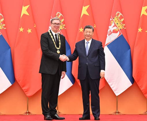 (260525) -- BEIJING, May 25, 2026 -- Chinese President Xi Jinping holds a ceremony to award Serbian President Aleksandar Vucic the Friendship Medal of the People s Republic of China at the Great Hall of the People in Beijing, capital of China, May 25, 2026. ) CHINA-BEIJING-XI JINPING-SERBIAN PRESIDENT-AWARDING CEREMONY (CN) LixXiang 