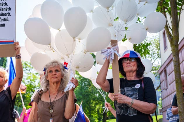 May 25, 2026, Brno, South Moravia, Czech Republic: Opponents of reconciliation with Sudeten Germans during a commemorative ceremony honoring the victims of Nazism in Brno, Czech Republic, on May 25, 2026. The 76th Congress of Sudeten Germans took place in Brno, Czech Republic, from May 22 to 25, 2026, marking the first time the event was held in the country. Brno Czech Republic - ZUMAc315 20260525_zsp_c315_041 Copyright: xMichaelxCabalx