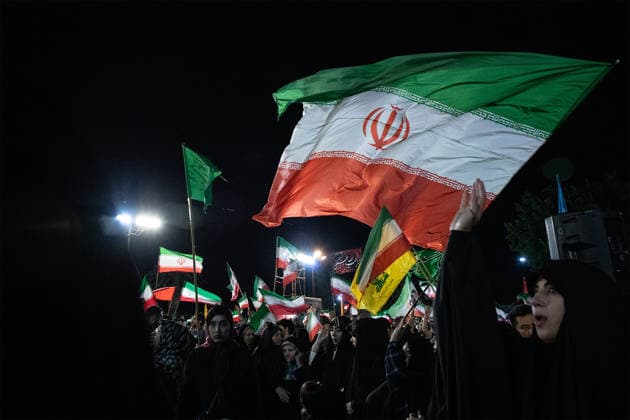 May 25, 2026, Iran, Iran: Pro-government supporters wave national flags during a state-organized rally, amid a ceasefire with Iran, the US, and Israel. President Donald Trump issued a fresh warning to Iran on May 17, saying it had to move quickly towards a peace deal or there won t be anything left of them. Washington, locked in conflict with Tehran since US and Israeli forces launched major strikes on the Islamic Republic beginning February 28, has struggled to break an impasse and make any progress toward ending a war that has shaken the Middle East and sent energy prices climbing. Iran s foreign ministry said on May 25, that Tehran was collecting fees for navigational services on ships transiting the strategic Strait of Hormuz, r - ZUMAi98_ 20260525_zih_i98_004 Copyright: xIranianxSupremexLeader SxOfficex