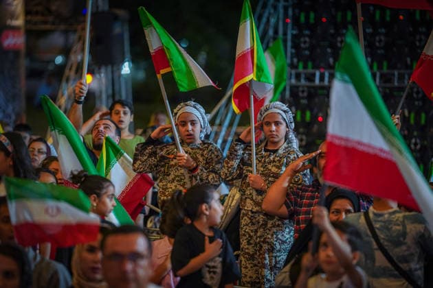 May 25, 2026, Iran, Iran: Pro-government supporters wave national flags during a state-organized rally, amid a ceasefire with Iran, the US, and Israel. President Donald Trump issued a fresh warning to Iran on May 17, saying it had to move quickly towards a peace deal or there won t be anything left of them. Washington, locked in conflict with Tehran since US and Israeli forces launched major strikes on the Islamic Republic beginning February 28, has struggled to break an impasse and make any progress toward ending a war that has shaken the Middle East and sent energy prices climbing. Iran s foreign ministry said on May 25, that Tehran was collecting fees for navigational services on ships transiting the strategic Strait of Hormuz, r - ZUMAi98_ 20260525_zih_i98_020 Copyright: xIranianxSupremexLeader SxOfficex