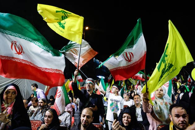 May 25, 2026, Iran, Iran: Pro-government supporters wave national flags during a state-organized rally, amid a ceasefire with Iran, the US, and Israel. President Donald Trump issued a fresh warning to Iran on May 17, saying it had to move quickly towards a peace deal or there won t be anything left of them. Washington, locked in conflict with Tehran since US and Israeli forces launched major strikes on the Islamic Republic beginning February 28, has struggled to break an impasse and make any progress toward ending a war that has shaken the Middle East and sent energy prices climbing. Iran s foreign ministry said on May 25, that Tehran was collecting fees for navigational services on ships transiting the strategic Strait of Hormuz, r - ZUMAi98_ 20260525_zih_i98_039 Copyright: xIranianxSupremexLeader SxOfficex
