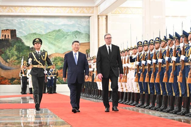(260525) -- BEIJING, May 25, 2026 -- Chinese President Xi Jinping holds a welcome ceremony for Serbian President Aleksandar Vucic in the Northern Hall of the Great Hall of the People prior to their talks in Beijing, capital of China, May 25, 2026. Xi held talks with Vucic, who is on a state visit to China, at the Great Hall of the People in Beijing on Monday. ) CHINA-BEIJING-XI JINPING-SERBIAN PRESIDENT-TALKS (CN) LixXiang 