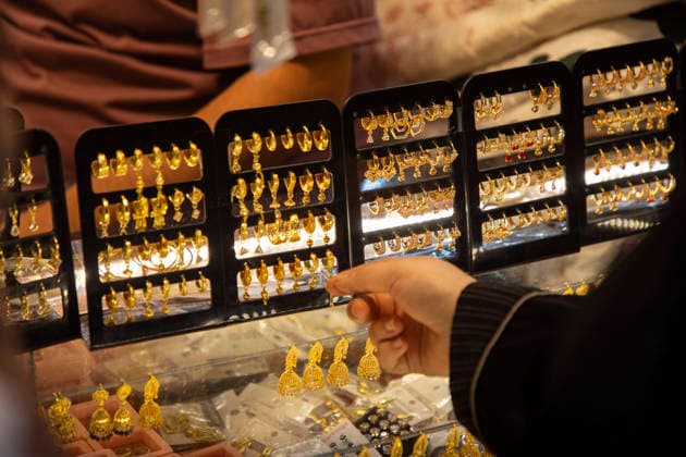 May 25, 2026, Srinagar, Jammu And Kashmir, India: A Muslim girl looks for rings at a market ahead of Eid al-Adha, also known as the Festival of Sacrifice, in Srinagar. Eid al-Adha is the second major Islamic festival of the year. Eid ul-Adha ( Festival of Sacrifice ) is one of the most important festivals in the Muslim calendar. The festival commemorates Prophet Ibrahim s willingness to sacrifice his son in obedience to God s command. Srinagar India - ZUMAa205 20260525_zip_a205_015 Copyright: xAdilxAbassx