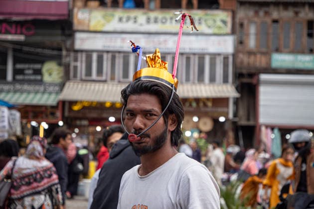 May 25, 2026, Srinagar, Jammu And Kashmir, India: A vendor sells toys at a market where people shop ahead of Eid al-Adha, also known as the Festival of Sacrifice, in Srinagar. Eid al-Adha is the second major Islamic festival of the year. Eid ul-Adha ( Festival of Sacrifice ) is one of the most important festivals in the Muslim calendar. The festival commemorates Prophet Ibrahim s willingness to sacrifice his son in obedience to God s command. Srinagar India - ZUMAa205 20260525_zip_a205_014 Copyright: xAdilxAbassx