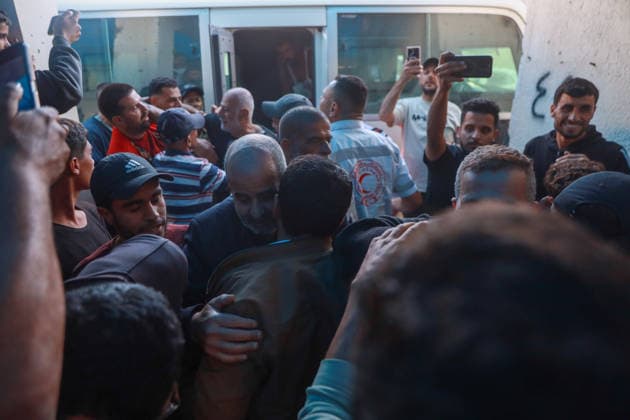 A group of Palestinians released by Israel arrived in Gaza DEIR AL-BALAH, GAZA, PALESTINE - MAY 25: Five Palestinians arrive al-Aqsa Martyrs Hospital for medical examinations after being released by Israeli military in Deir al-Balah, Gaza, Palestine on May 25, 2026. Abdalhkem Abu Riash Anadolu Deir al-Balah Gaza. Editorial use only. Please get in touch for any other usage.  Copyright: x2026xAnadoluxAbdalhkemxAbuxRiashx