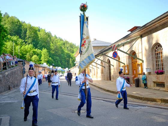 Berchtesgaden, Deutschland 25.05.2026: Im Bild: Fahnenabordnung der Bergknappen Salzbergwerk Bayern *** Berchtesgaden, Germany 25 05 2026 In the picture flag delegation of the miners Salzbergwerk Bayern Copyright: xFotostandx xWassmuthx