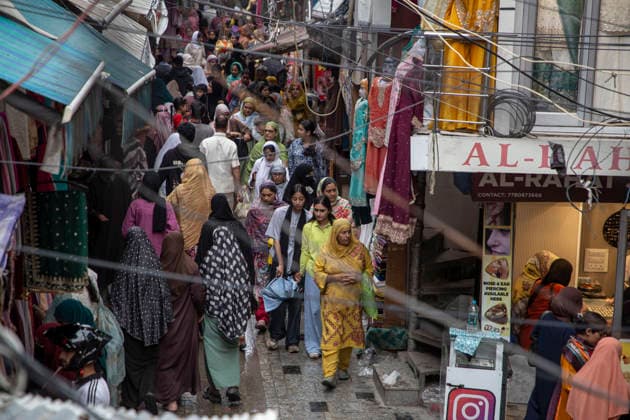 May 25, 2026, Srinagar, Jammu And Kashmir, India: Muslims visit a market for shopping ahead of Eid al-Adha, also known as the Festival of Sacrifice, in Srinagar. Eid al-Adha is the second major Islamic festival of the year. Eid ul-Adha ( Festival of Sacrifice ) is one of the most important festivals in the Muslim calendar. The festival commemorates Prophet Ibrahim s willingness to sacrifice his son in obedience to God s command. Srinagar India - ZUMAa205 20260525_zip_a205_023 Copyright: xAdilxAbassx