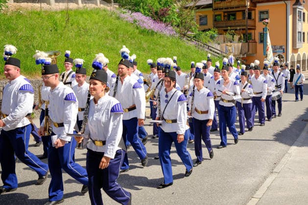 Berchtesgaden, Deutschland 25.05.2026: Im Bild: Umzug der Bergknappen im Markt Berchtesgaden Salzbergwerk Bayern *** Berchtesgaden, Germany 25 05 2026 In the picture Procession of miners in the market town of Berchtesgaden Salt Mine Bavaria Copyright: xFotostandx xWassmuthx