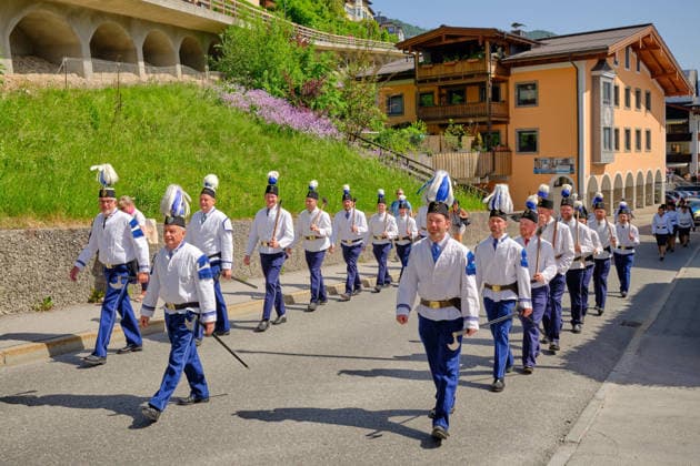 Berchtesgaden, Deutschland 25.05.2026: Im Bild: Umzug der Bergknappen im Markt Berchtesgaden Salzbergwerk Bayern *** Berchtesgaden, Germany 25 05 2026 In the picture Procession of miners in the market town of Berchtesgaden Salt Mine Bavaria Copyright: xFotostandx xWassmuthx