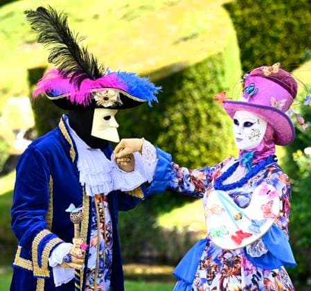 The Costumed Figures of Venice 2026 in the Annevoie Gardens ANNEVOIE, BELGIUM - MAY 25 : The Costumed Figures of Venice 2026. Grand parade of costumed figures : the largest Venetian carnival outside Venice, featuring over 110 costumes in the Annevoie Gardens on May 25, 2026 in Annevoie, Belgium, 25 05 2026 Annevoie Belgium  Copyright: xDidierxLebrunx