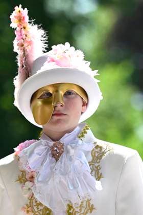The Costumed Figures of Venice 2026 in the Annevoie Gardens ANNEVOIE, BELGIUM - MAY 25 : The Costumed Figures of Venice 2026. Grand parade of costumed figures : the largest Venetian carnival outside Venice, featuring over 110 costumes in the Annevoie Gardens on May 25, 2026 in Annevoie, Belgium, 25 05 2026 Annevoie Belgium  Copyright: xDidierxLebrunx