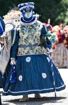 The Costumed Figures of Venice 2026 in the Annevoie Gardens ANNEVOIE, BELGIUM - MAY 25 : The Costumed Figures of Venice 2026. Grand parade of costumed figures : the largest Venetian carnival outside Venice, featuring over 110 costumes in the Annevoie Gardens on May 25, 2026 in Annevoie, Belgium, 25 05 2026 Annevoie Belgium  Copyright: xDidierxLebrunx