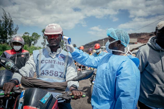 News Bilder des Tages Ebola precautions continue in Democratic Republic of Congo GOMA, DEMOCRATIC REPUBLIC OF THE CONGO - MAY 25: Health workers carry out hand sanitizing, handwashing and temperature screening procedures for travelers at the Kanyaruchinya checkpoint near Goma as part of preventive measures against the Ebola virus in Goma, Democratic Republic of the Congo, on May 25, 2026. Stringer Anadolu Goma Democratic Republic of the Congo. Editorial use only. Please get in touch for any other usage.  Copyright: x2026xAnadoluxStringerx