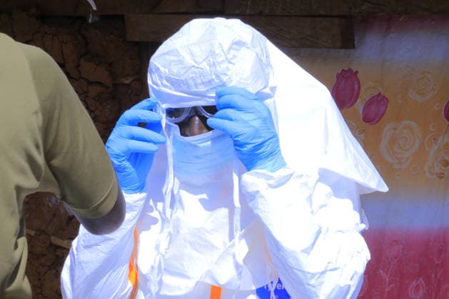Ebola outbreak in Democratic Republic of Congo MONGBWALU, DEMOCRATIC REPUBLIC OF THE CONGO - MAY 25: A health worker wears protective equipment before transporting the body of a person who died with suspected Ebola infection in Mongbwalu village of Ituri province in eastern Democratic Republic of the Congo, on May 25, 2026. Marcus Loika Anadolu Mongbwalu Democratic Republic of the Congo. Editorial use only. Please get in touch for any other usage.  Copyright: x2026xAnadoluxMarcusxLoikax