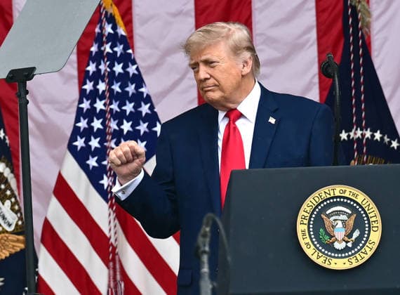 United States President Donald J Trump gestures as he delivers remarks in the Amphitheater after laying a wreath at the Tomb of the Unknowns at Arlington National Cemetery in Arlington, Virginia on Memorial Day, Monday, May 25, 2026. Copyright: xKylexMazzax xPoolxviaxCNPx MediaPunchx
