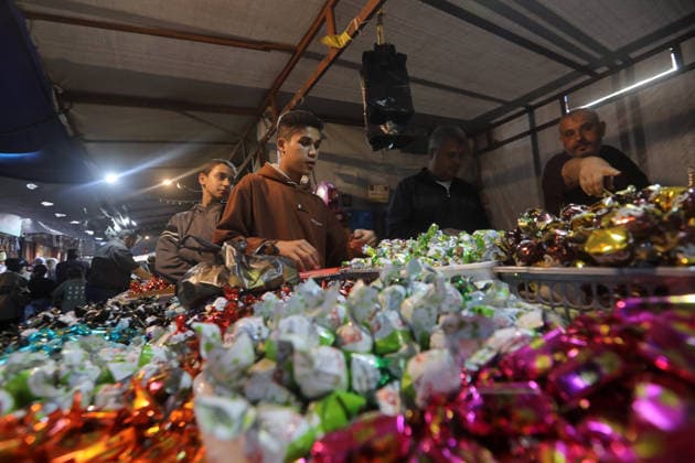 Palestinians walk through Gaza City market ahead of Eid al-Adha Palestinians walk through Omar al-Mukhtar market in Gaza City on May 25, 2026, ahead of Eid al-Adha, as vendors display goods on temporary roadside stalls. The market witnessed weak consumer demand and declining purchasing power amid worsening economic conditions caused by the ongoing war. Photo by Bilal Osama apaimages Gaza city Gaza Strip Palestinian Territory 250526_Gaza_BO_01(11) Copyright: xapaimagesxBilalxOsamax xapaimagesx