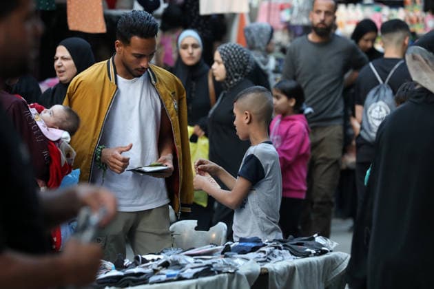 Palestinians walk through Gaza City market ahead of Eid al-Adha Palestinians walk through Omar al-Mukhtar market in Gaza City on May 25, 2026, ahead of Eid al-Adha, as vendors display goods on temporary roadside stalls. The market witnessed weak consumer demand and declining purchasing power amid worsening economic conditions caused by the ongoing war. Photo by Bilal Osama apaimages Gaza city Gaza Strip Palestinian Territory 250526_Gaza_BO_01(49) Copyright: xapaimagesxBilalxOsamax xapaimagesx