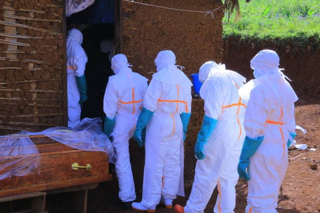Ebola outbreak in Democratic Republic of Congo MONGBWALU, DEMOCRATIC REPUBLIC OF THE CONGO - MAY 25: Health workers wearing protective equipment carry the body of a person who died with suspected Ebola infection in Mongbwalu village of Ituri province in eastern Democratic Republic of the Congo, on May 25, 2026. Marcus Loika Anadolu Mongbwalu Democratic Republic of the Congo. Editorial use only. Please get in touch for any other usage.  Copyright: x2026xAnadoluxMarcusxLoikax