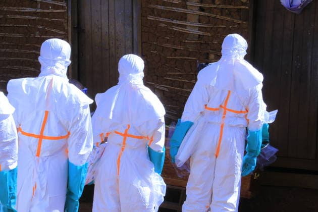 Ebola outbreak in Democratic Republic of Congo MONGBWALU, DEMOCRATIC REPUBLIC OF THE CONGO - MAY 25: Health workers wearing protective equipment carry the body of a person who died with suspected Ebola infection in Mongbwalu village of Ituri province in eastern Democratic Republic of the Congo, on May 25, 2026. Marcus Loika Anadolu Mongbwalu Democratic Republic of the Congo. Editorial use only. Please get in touch for any other usage.  Copyright: x2026xAnadoluxMarcusxLoikax