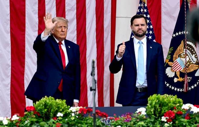 May 25, 2026, Arlington, Virginia, USA: United States President Donald J Trump and US Vice President JD Vance gesture to the crowd prior to delivering remarks in the Amphitheater after laying a wreath at the Tomb of the Unknowns at Arlington National Cemetery in Arlington, Virginia on Memorial Day, Monday, May 25, 2026 Arlington USA - ZUMAs152 20260525_faa_s152_051 Copyright: xKylexMazzax-xPoolxviaxCNPx