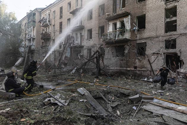 Russian attack on Ukraine s Kramatorsk KRAMATORSK, UKRAINE - MAY 25: Firefighters extinguish a fire following a Russian attack using KAB bombs in the centre of Kramatorsk, Ukraine, on May 25, 2026. Diego Herrera Carcedo Anadolu Kramatorsk Ukraine. Editorial use only. Please get in touch for any other usage.  Copyright: x2026xAnadoluxDiegoxHerreraxCarcedox