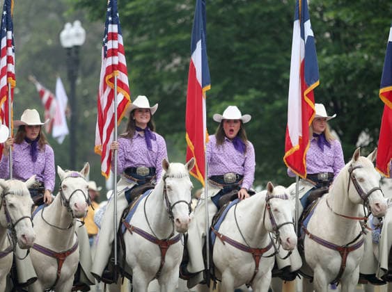 May 25, 2026, Washington, District Of Columbia, USA: Members of the Six White Horses team from Hardin-Simmons University take part in the National Memorial Day Parade on Constitution Avenue in Washington, DC, USA, on May 25, 2026. The parade has been held annually since 2005, marking its 21st anniversary. Washington USA  - ZUMAs337 20260525_znp_s337_001 Copyright: xGentxShkullakux