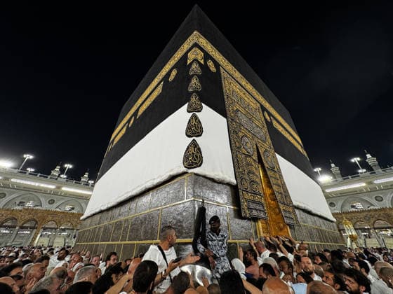Muslim pilgrim candidates continue their acts of worship in Mecca MECCA, SAUDI ARABIA - MAY 25: Muslim pilgrims pray while touching the walls of the Kaaba after reaching the Haram al-Sharif (Masjid al-Haram) and perform tawaf and sa’i in ihram around the Kaaba as they make supplications in Mecca, Saudi Arabia, on May 25, 2026. Ali Atmaca Anadolu Mecca Saudi Arabia. Editorial use only. Please get in touch for any other usage.  Copyright: x2026xAnadoluxAlixAtmacax