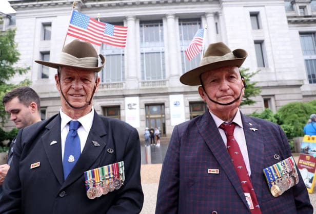 May 25, 2026, Washington, District Of Columbia, USA: Veterans with American flags watch the National Memorial Day Parade in Washington, DC, USA, on May 25, 2026. The parade has been held annually since 2005, marking its 21st anniversary. Washington USA - ZUMAs337 20260525_znp_s337_030 Copyright: xGentxShkullakux