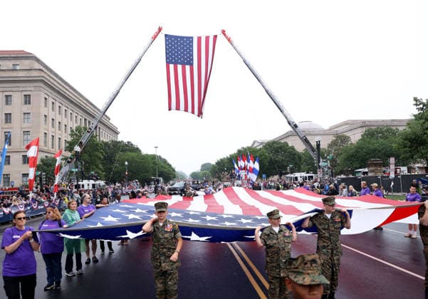 May 25, 2026, Washington, District Of Columbia, USA: Members of the Young Marines youth program carry a large American flag during the National Memorial Day Parade on Constitution Avenue in Washington, DC, USA, on May 25, 2026. The parade has been held annually since 2005, marking its 21st anniversary. Washington USA - ZUMAs337 20260525_znp_s337_025 Copyright: xGentxShkullakux