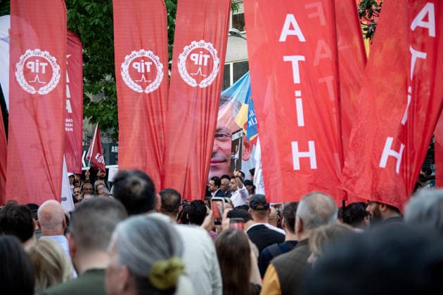 May 25, 2026, Istanbul, Istanbul, Turkey: Supporters of the Republican PeopleÃ¢â‚¬â ¢s Party (CHP), civil society organizations and citizens gathered in a sit-in protest in Sisli, Istanbul, Turkey, after a court decision appointed former CHP Chairman Kemal Kilicdaroglu in place of CHP Chairman Ozgur Ozel and following police intervention at the CHP Headquarters. Protesters gathered under the slogan Ã¢â‚¬oeWe are meeting in Istanbul to defend the will of the people and strengthen our struggle for democracy and justice,Ã¢â‚¬Â carrying banners and chanting slogans during the demonstration. The protest highlighted concerns over democracy, political representation and judicial intervention in politics. Istanbul Turkey - ZUMAt171 20260525_zip_t171_046 Copyright: xAbdullahxTepelix
