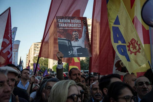 May 25, 2026, Istanbul, Istanbul, Turkey: Supporters of the Republican PeopleÃ¢â‚¬â ¢s Party (CHP), civil society organizations and citizens gathered in a sit-in protest in Sisli, Istanbul, Turkey, after a court decision appointed former CHP Chairman Kemal Kilicdaroglu in place of CHP Chairman Ozgur Ozel and following police intervention at the CHP Headquarters. Protesters gathered under the slogan Ã¢â‚¬oeWe are meeting in Istanbul to defend the will of the people and strengthen our struggle for democracy and justice,Ã¢â‚¬Â carrying banners and chanting slogans during the demonstration. The protest highlighted concerns over democracy, political representation and judicial intervention in politics. Istanbul Turkey - ZUMAt171 20260525_zip_t171_042 Copyright: xAbdullahxTepelix