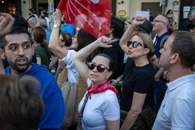 May 25, 2026, Istanbul, Istanbul, Turkey: Supporters of the Republican PeopleÃ¢â‚¬â ¢s Party (CHP), civil society organizations and citizens gathered in a sit-in protest in Sisli, Istanbul, Turkey, after a court decision appointed former CHP Chairman Kemal Kilicdaroglu in place of CHP Chairman Ozgur Ozel and following police intervention at the CHP Headquarters. Protesters gathered under the slogan Ã¢â‚¬oeWe are meeting in Istanbul to defend the will of the people and strengthen our struggle for democracy and justice,Ã¢â‚¬Â carrying banners and chanting slogans during the demonstration. The protest highlighted concerns over democracy, political representation and judicial intervention in politics. Istanbul Turkey - ZUMAt171 20260525_zip_t171_039 Copyright: xAbdullahxTepelix
