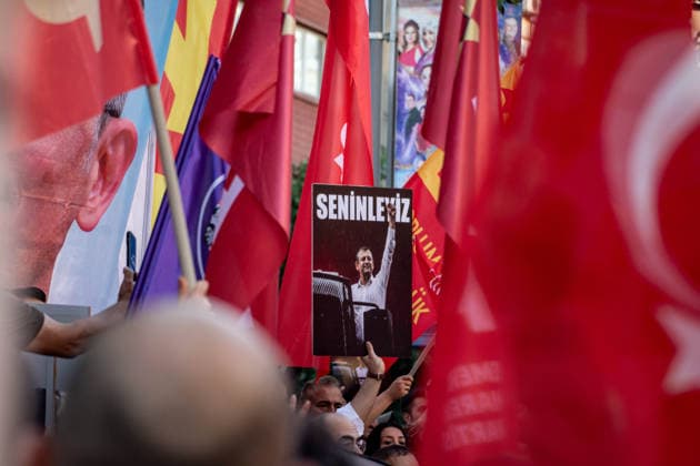 May 25, 2026, Istanbul, Istanbul, Turkey: Supporters of the Republican PeopleÃ¢â‚¬â ¢s Party (CHP), civil society organizations and citizens gathered in a sit-in protest in Sisli, Istanbul, Turkey, after a court decision appointed former CHP Chairman Kemal Kilicdaroglu in place of CHP Chairman Ozgur Ozel and following police intervention at the CHP Headquarters. Protesters gathered under the slogan Ã¢â‚¬oeWe are meeting in Istanbul to defend the will of the people and strengthen our struggle for democracy and justice,Ã¢â‚¬Â carrying banners and chanting slogans during the demonstration. The protest highlighted concerns over democracy, political representation and judicial intervention in politics. Istanbul Turkey - ZUMAt171 20260525_zip_t171_032 Copyright: xAbdullahxTepelix