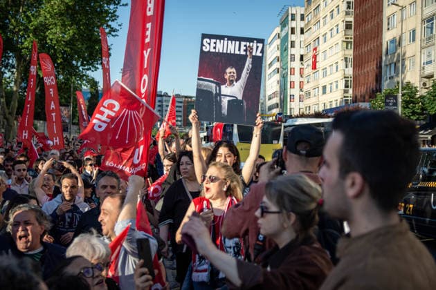 May 25, 2026, Istanbul, Istanbul, Turkey: Supporters of the Republican PeopleÃ¢â‚¬â ¢s Party (CHP), civil society organizations and citizens gathered in a sit-in protest in Sisli, Istanbul, Turkey, after a court decision appointed former CHP Chairman Kemal Kilicdaroglu in place of CHP Chairman Ozgur Ozel and following police intervention at the CHP Headquarters. Protesters gathered under the slogan Ã¢â‚¬oeWe are meeting in Istanbul to defend the will of the people and strengthen our struggle for democracy and justice,Ã¢â‚¬Â carrying banners and chanting slogans during the demonstration. The protest highlighted concerns over democracy, political representation and judicial intervention in politics. Istanbul Turkey - ZUMAt171 20260525_zip_t171_033 Copyright: xAbdullahxTepelix