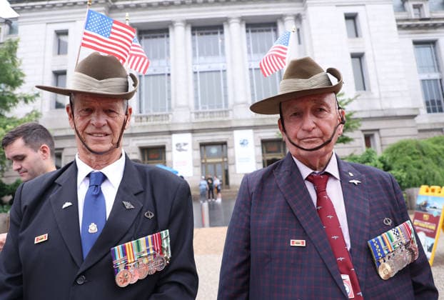National Memorial Day Parade in Washington DC, USA. Veterans with American flags watch the National Memorial Day Parade on Constitution Avenue in Washington, DC, USA, on May 25, 2026. The parade has been held annually since 2005, marking its 21st anniversary. Washington USA  Copyright: xMatrixxImagesx xGentxShkullakux