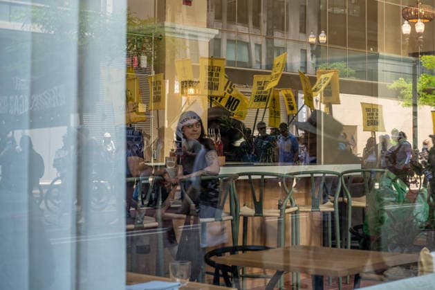 May 25, 2026, Chicago, Illinois, USA: A reflection in an upscale resturant of a Memorial Day protest through the streets of Downtown Chicago, organized by About Face; US Veterans against continued war Chicago USA - ZUMAr170 20260525_znp_r170_014 Copyright: xChrisxRihax