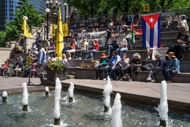 May 25, 2026, Chicago, Illinois, USA: Over a hundred people gathered on Memorial Day for a Veterans protest against war at the Vietnam Memorial Fountain on Chicago s Riverfront, organized by About Face. Chicago USA - ZUMAr170 20260525_znp_r170_002 Copyright: xChrisxRihax