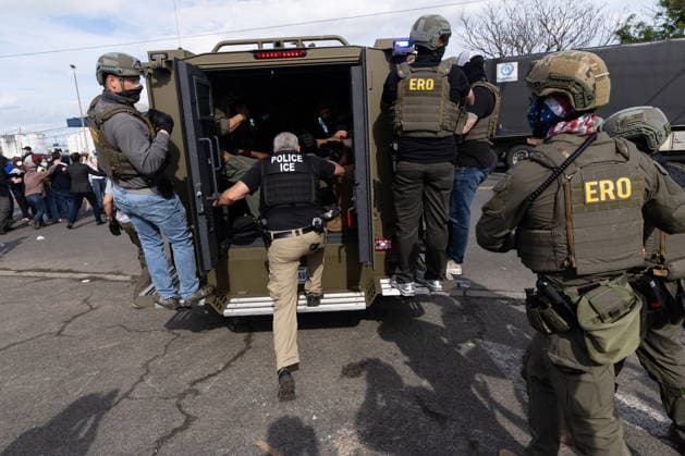 Protesters, ICE agents clash outside Newark detention center NEW JERSEY, UNITED STATES - MAY 25: Federal immigration officers clash with Protesters outside Delaney Hall in Newark, New Jersey, U.S., May 25, 2026. Mostafa Bassim Anadolu New Jersey United States. Editorial use only. Please get in touch for any other usage.  Copyright: x2026xAnadoluxMostafaxBassimx