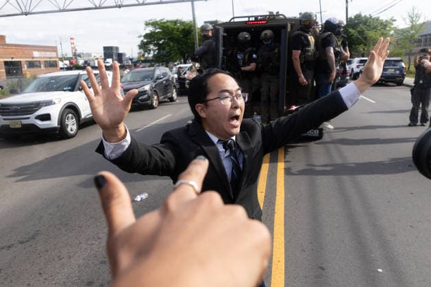 Protesters, ICE agents clash outside Newark detention center NEW JERSEY, UNITED STATES - MAY 16: U.S. Senator, Andy Kim attempts to de-escalate the situation as Federal immigration officers clash with Protesters outside Delaney Hall in Newark, New Jersey, U.S., May 25, 2026. Mostafa Bassim Anadolu New Jersey United States. Editorial use only. Please get in touch for any other usage.  Copyright: x2026xAnadoluxMostafaxBassimx