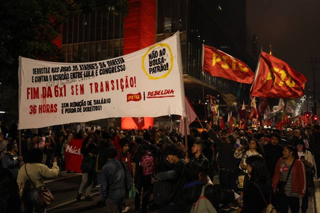 SaO PAULO, SP - 25.05.2026: ATO PELO FIM DA ESCALA 6 X 1 EM SP - Popular movements, labor unions, and workers are taking to the streets to demand an end to the 6x1 work schedule. Constitutional Amendment Proposal 08 2025 proposes reducing the work week from 44 to 40 hours, while maintaining the same salary. (Av. Paulista) x2950772x  IanxMaenfeld
