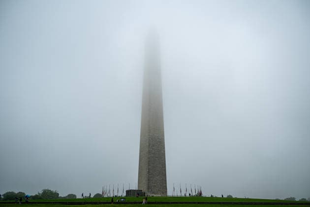 May 25, 2026, Washington, District Of Columbia, Unites States: Washington monument partially covered by fog on Memorial Day Washington Unites States - ZUMAk206 20260525_znp_k206_006 Copyright: xMattxKaminskyx