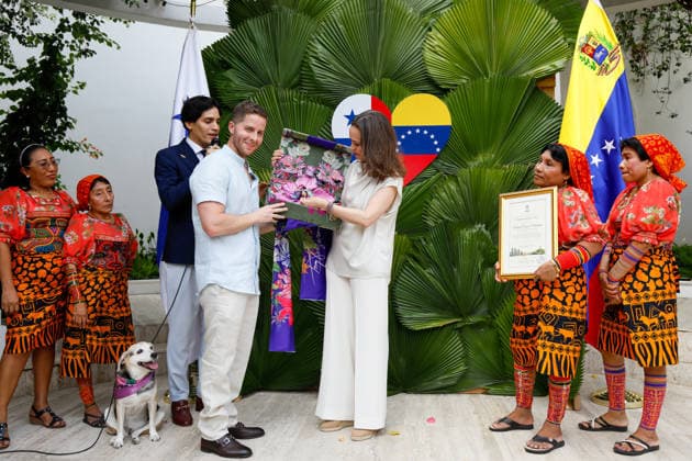 Maria Corina Machado visits Panama PANAMA CITY, PANAMA - MAY 25: Venezuelan opposition leader and winner of the Nobel Peace Prize Maria Corina Machado receives a gift as she arrives to the National Assembly in Panama City, Panama on May 25, 2026. Machado who is announced her candidacy for the presidency of Venezuela, is visiting Panama as part of a regional tour, during which she is set to meet with members of the Venezuelan diaspora and Panamanian President Jose Raul Mulino. Daniel Gonzalez Anadolu Panama City Panama. Editorial use only. Please get in touch for any other usage.  Copyright: x2026xAnadoluxDanielxGonzalezx
