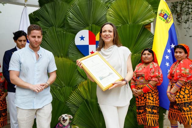 Maria Corina Machado visits Panama PANAMA CITY, PANAMA - MAY 25: Venezuelan opposition leader and winner of the Nobel Peace Prize Maria Corina Machado receives a gift as she arrives to the National Assembly in Panama City, Panama on May 25, 2026. Machado who is announced her candidacy for the presidency of Venezuela, is visiting Panama as part of a regional tour, during which she is set to meet with members of the Venezuelan diaspora and Panamanian President Jose Raul Mulino. Daniel Gonzalez Anadolu Panama City Panama. Editorial use only. Please get in touch for any other usage.  Copyright: x2026xAnadoluxDanielxGonzalezx