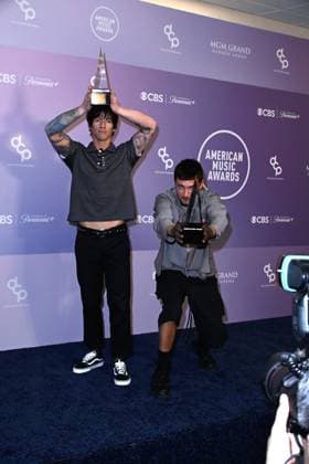 52nd American Music Awards: Press Room LAS VEGAS, NV - MAY 25: Josh Dun and Tyler Joseph at the 52nd American Music Awards on May 25, 2026 at the MGM Grand Garden Arena in Las Vegas, Nevada. Credit: Mindy Small AdMedia EDITORIAL USE ONLY  Copyright: xx AdMediax admphotostwo992143