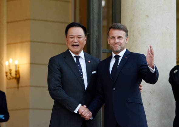 RECORD DATE NOT STATED President Macron Welcomes Anutin Charnvirakul At Elysee Palace In Paris French President Emmanuel Macron welcomes Anutin Charnvirakul, Prime Minister of the Kingdom of Thailand, at the Elysee presidential palace in Paris, France on May 25, 2026. Photo by Alain Apaydin ABACAPRESS.COM Paris France  Copyright: xApaydinxAlain ABACAx