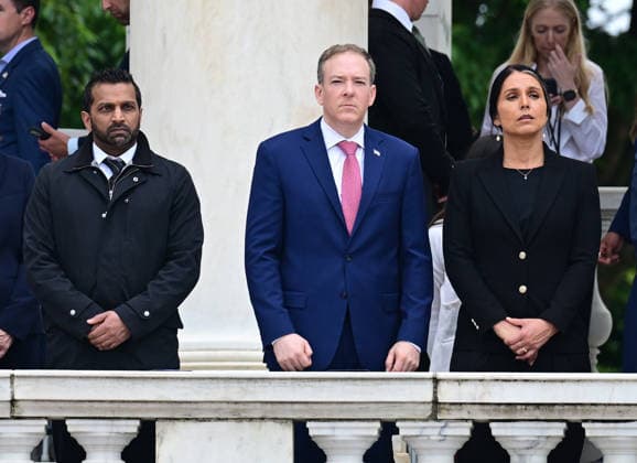 Trump Remarks on Memorial Day at Arlington National Cemetery From left to right: Kash Patel, Director, Federal Bureau of Investigation (FBI); Lee Zeldin, Director, United States Environmental Protection Agency (EPA); and Tulsi Gabbard, Director of National Intelligence (DNI) listen as United States President Donald J Trump delivers remarks in the Amphitheater after laying a wreath at the Tomb of the Unknowns at Arlington National Cemetery in Arlington, Virginia on Memorial Day, Monday, May 25, 2026. Credit: CNP AdMedia Arlington Virginia United States of America EDITORIAL USE ONLY  Copyright: xx AdMediax admphotostwo992175