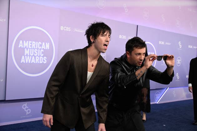 LAS VEGAS, NV - MAY 25: Josh Dun and Tyler Joseph of Twenty One Pilots at the 52nd American Music Awards on May 25, 2026 at the MGM Grand Garden Arena in Las Vegas, Nevada. Credit: Mindy Small USA - ZUMAa123 20260525_zaa_a123_255 Copyright: xAdMediax